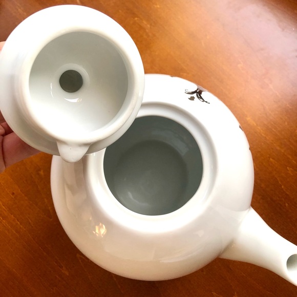 Rosanna White and silver chandelier ceramic tea pot - Picture 6 of 9